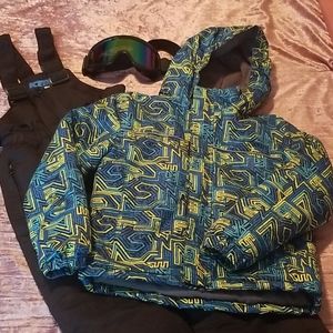Boys - Size 6/7 - 2 piece Ski/Snow Suit